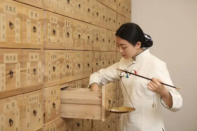 TCM: Balancing Eastern & Western Medicine for Hormonal Health & Root-Cause Healing
