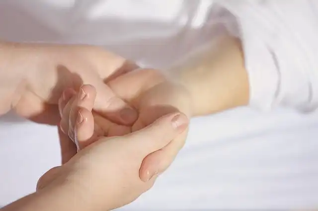 Luxury Spa & Beauty Routines: Peels, Massages, and Facial Enhancements